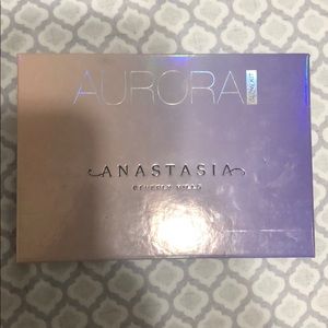 Anastasia Beverly Hills Makeup - NEED GONE!!! ABH AURORA GLOW KIT Anastasia Beverly Hills Makeup - NEED GONE!!! ABH AURORA GLOW KIT